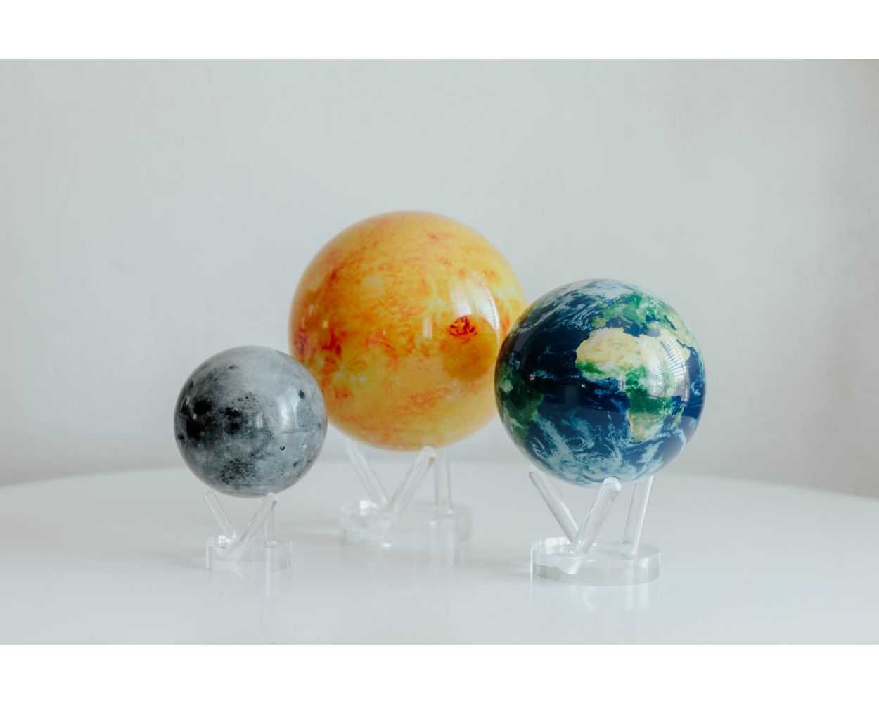 雲が自転する地球儀付きモバアース | 68travel